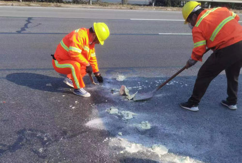 阿巴嘎公路下沉注浆加固施工